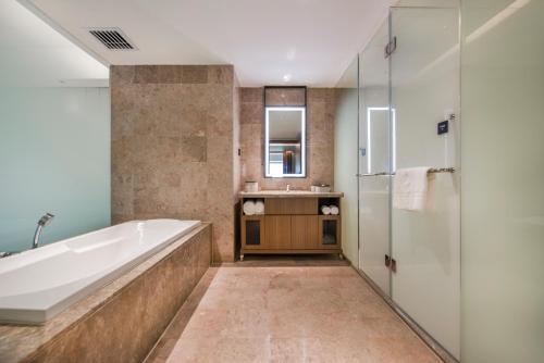 a bathroom with a tub and a sink at Atour X Hotel Dongguan Chang'an Wanda in Dongguan
