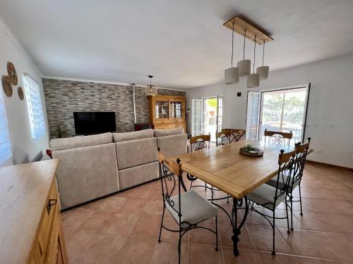 a living room with a table and a couch at Canto do Vale in Aljezur