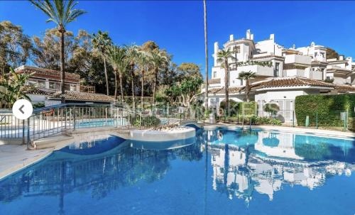 Beach (3mins walk) Apartment. Newly Renovated.