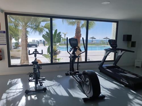 Fitness centrum a/nebo fitness zařízení v ubytování Moderní byt s výhledem na moře ve městě Alcaidesa
