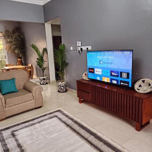 TV a/nebo společenská místnost v ubytování Aster Homes