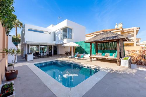 797 HOLIDAY RENTALS - Hermosa villa en playamar