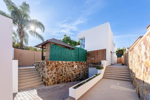 797 HOLIDAY RENTALS - Hermosa villa en playamar