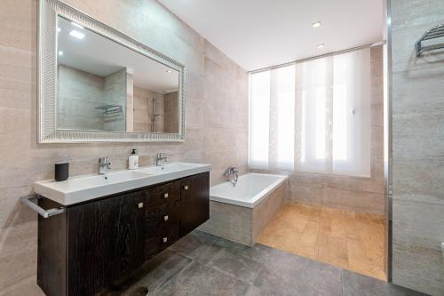 Kúpeľňa v ubytovaní 797 HOLIDAY RENTALS - Hermosa villa en playamar