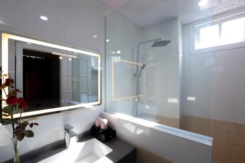 a bathroom with a sink and a mirror at Cong Fu Hotel in Bắc Hà