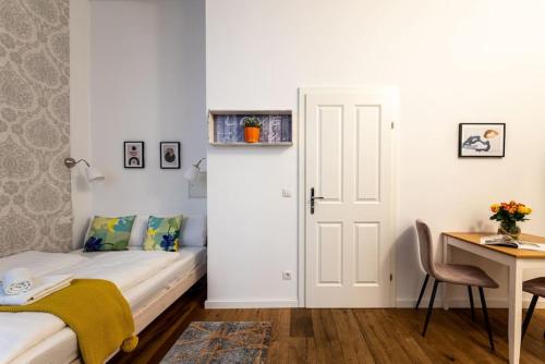 Compact Studio Near Center by HM