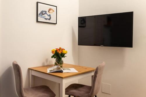 Compact Studio Near Center by HM