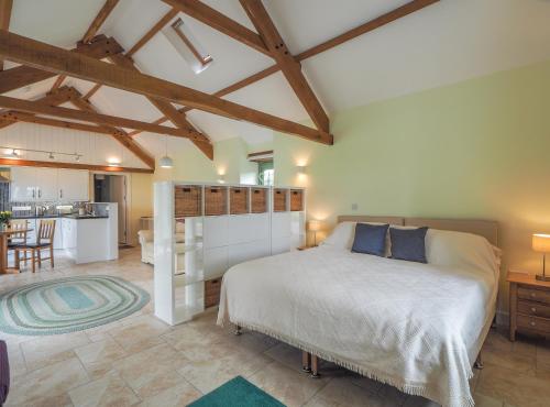 מיטה או מיטות בחדר ב-Swydd Cwtch Swyddffynnon