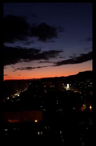 uitzicht op de stad 's nachts bij 12th floor one bed apartment in Elbasan