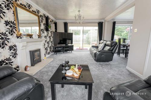a living room with couches and a fireplace at 5 bed house, cntrl bmouth, free parking, garden - Talbot House in Bournemouth