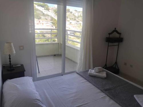 Postel nebo postele na pokoji v ubytování A H RENTALS Montemar 3 apartamento