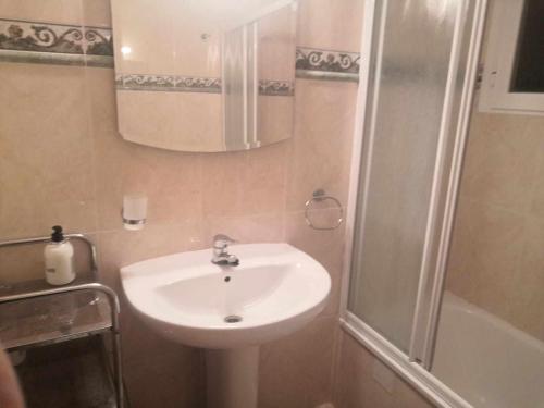 Koupelna v ubytování A H RENTALS Montemar 3 apartamento