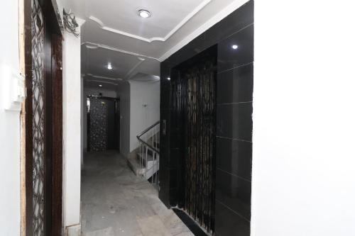 a hallway with black tile on the walls and a staircase at OYO Flagship Hotel Novelty Pride in Bankipur