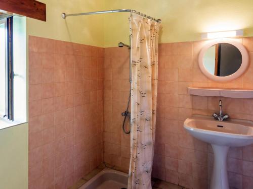 a bathroom with a sink and a shower at Gîte Sauvain, 4 pièces, 6 personnes - FR-1-496-42 in Sauvain
