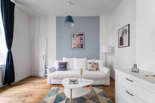 Chic Studio Near Metro & Center by HM