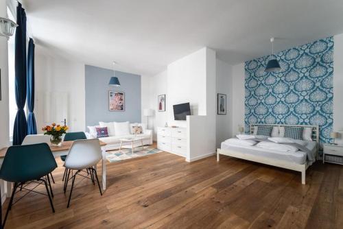 Chic Studio Near Metro & Center by HM
