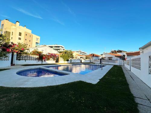 Villa Pepita - Villa for 6 with Private BBQ, Garden and Year-Round Pool - 350 m from the Beach