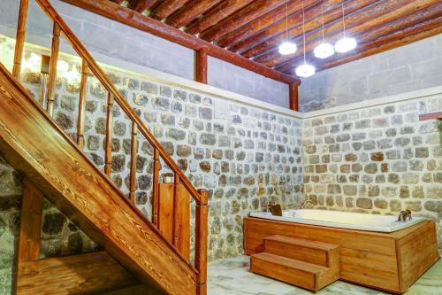 a bathroom with a staircase and a bath tub at Kerem ile Aslı Butik Hotel in Melikgazi