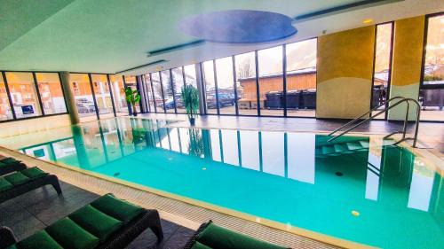 a large swimming pool in a large building at Modern Mountain Penthouse - an der Skipiste in Rauris