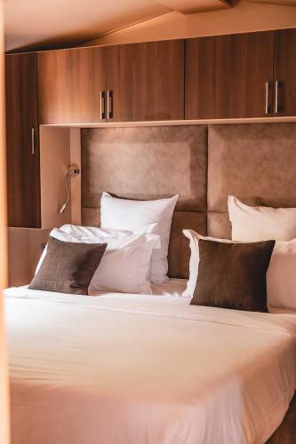 a bedroom with a large bed with white sheets and pillows at Kon Tiki in Saint-Tropez