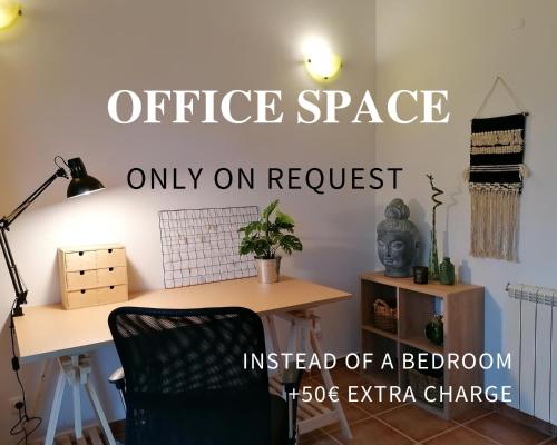 um espaço de escritório apenas mediante pedido em vez de um quarto por um custo adicional em Vivenda A Nossa Coroa em Coja