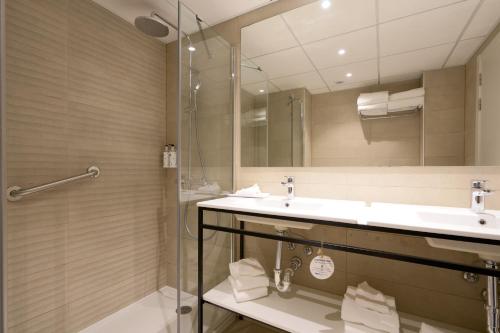 a bathroom with a sink and a shower at Óbal Hotel Marbella in Marbella