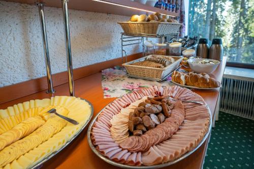 Comida en o cerca de este hotel
