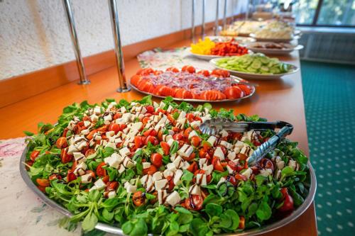 Comida en o cerca de este hotel