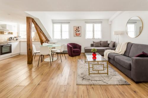 Artois Champs-Elysées with AC