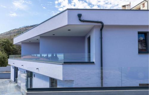 2 Bedroom Beautiful Apartment In Lovran