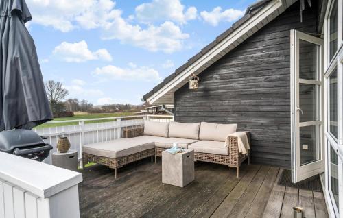 Μπαλκόνι ή βεράντα στο Amazing Home In Juelsminde With Kitchen