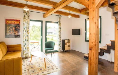 Χώρος καθιστικού στο 2 Bedroom Awesome Home In Rowy