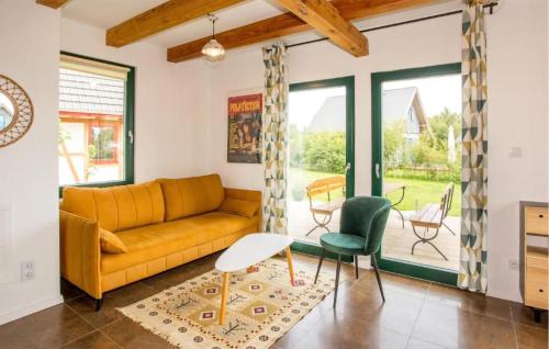 Χώρος καθιστικού στο 2 Bedroom Awesome Home In Rowy
