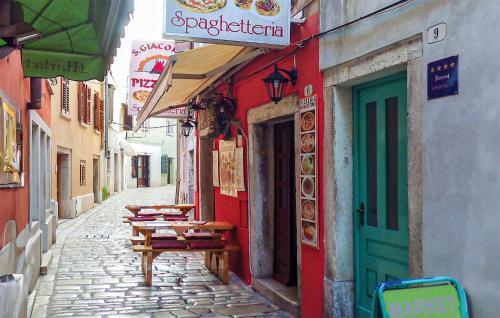 Cozy Apartment In Rovinj With Wifi