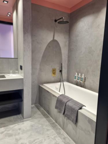 Un baño de Ego SPA - Adults Only