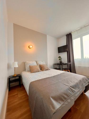 Studio 2 pers face gare SNCF Appart Hotel le Cygne D1