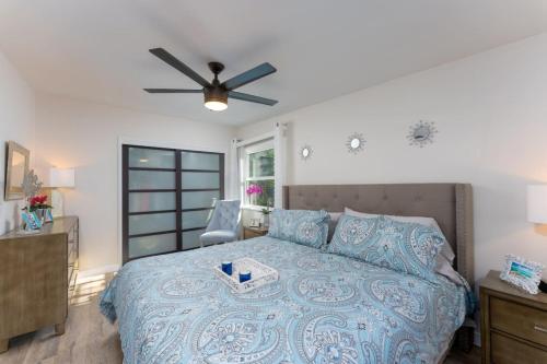 a bedroom with a bed and a ceiling fan at 100 NEW STUNNING HUGE HOME, GARDEN BEACH, RESERVED PARKING in Laguna Beach