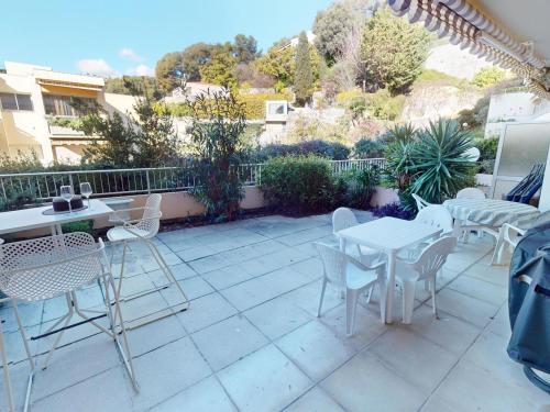 Grand 3P climatisé avec terrasse dans résidence calme avec piscine