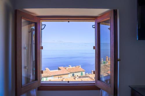 an open window with a view of the ocean at Can Colom in Banyalbufar