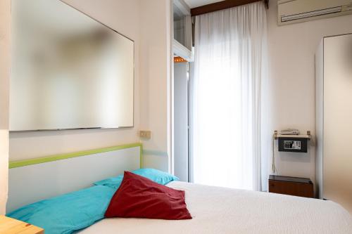 Ένα ή περισσότερα κρεβάτια σε δωμάτιο στο Le Petit Hotel