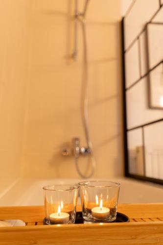 two candles sitting on a table in a bathroom at Ferienwohnung Landscapeapartment, 46qm Individual Fewo mit Fernblick ins Zittauer Gebirge, Ferienapartment im historischen Altstadtkern Zittau in Zittau