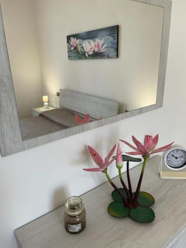 Ένα ή περισσότερα κρεβάτια σε δωμάτιο στο Water Lily Apartment