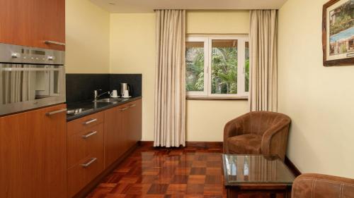 Fairview Hotel Nairobi tesisinde bir oturma alanı