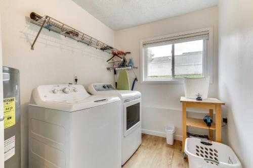 A kitchen or kitchenette at Pet-Friendly Vancouver Retreat with Home Gym and Grill