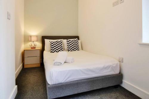 FREE PARKING - Spacious 2-BR close to Salford Royal photo 12