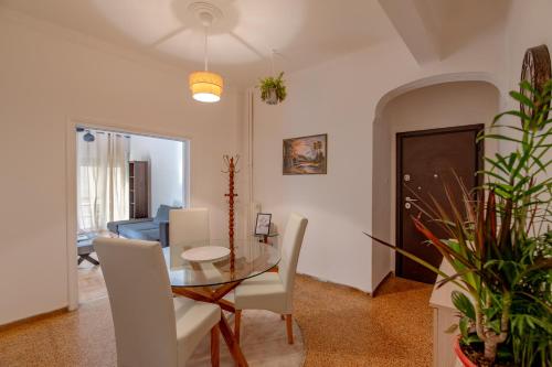 3Bedroom Apartment Near Acropolis by MPS