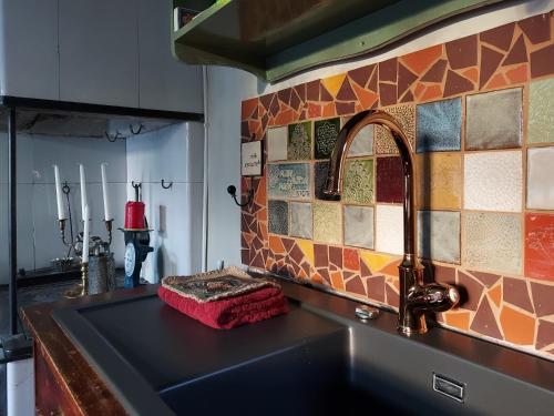 a kitchen counter with a sink and a sink at Nummenpakan Pysäkki in Turku