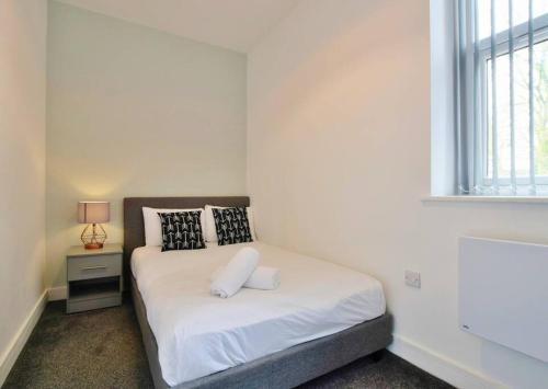 FREE PARKING - Charming 2-BR Flat near Salford Royal photo 12