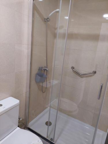 Bilik mandi di Metro Vilar Suites & Villas