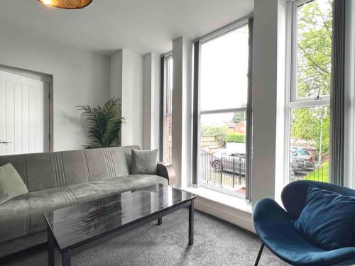 FREE PARKING - Cosy 2-BR Flat near Salford Royal photo 13